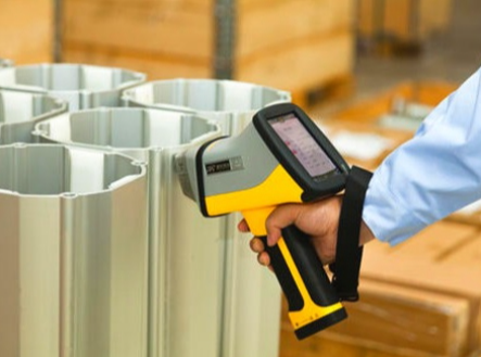 스테인리스 스틸 패스너의 진위 여부를 신속하게 식별하기 위해 화학 용액과 자석을 사용할 수 있습니까?