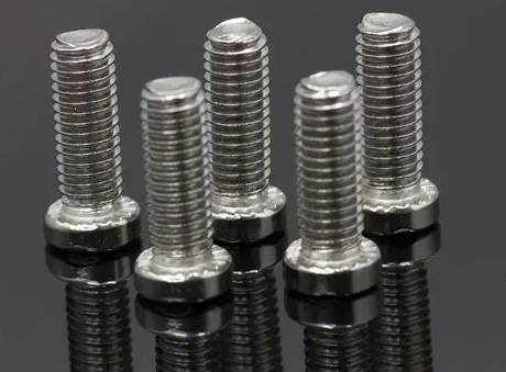 스테인레스 스틸 나사의 변색 원인은 무엇입니까?